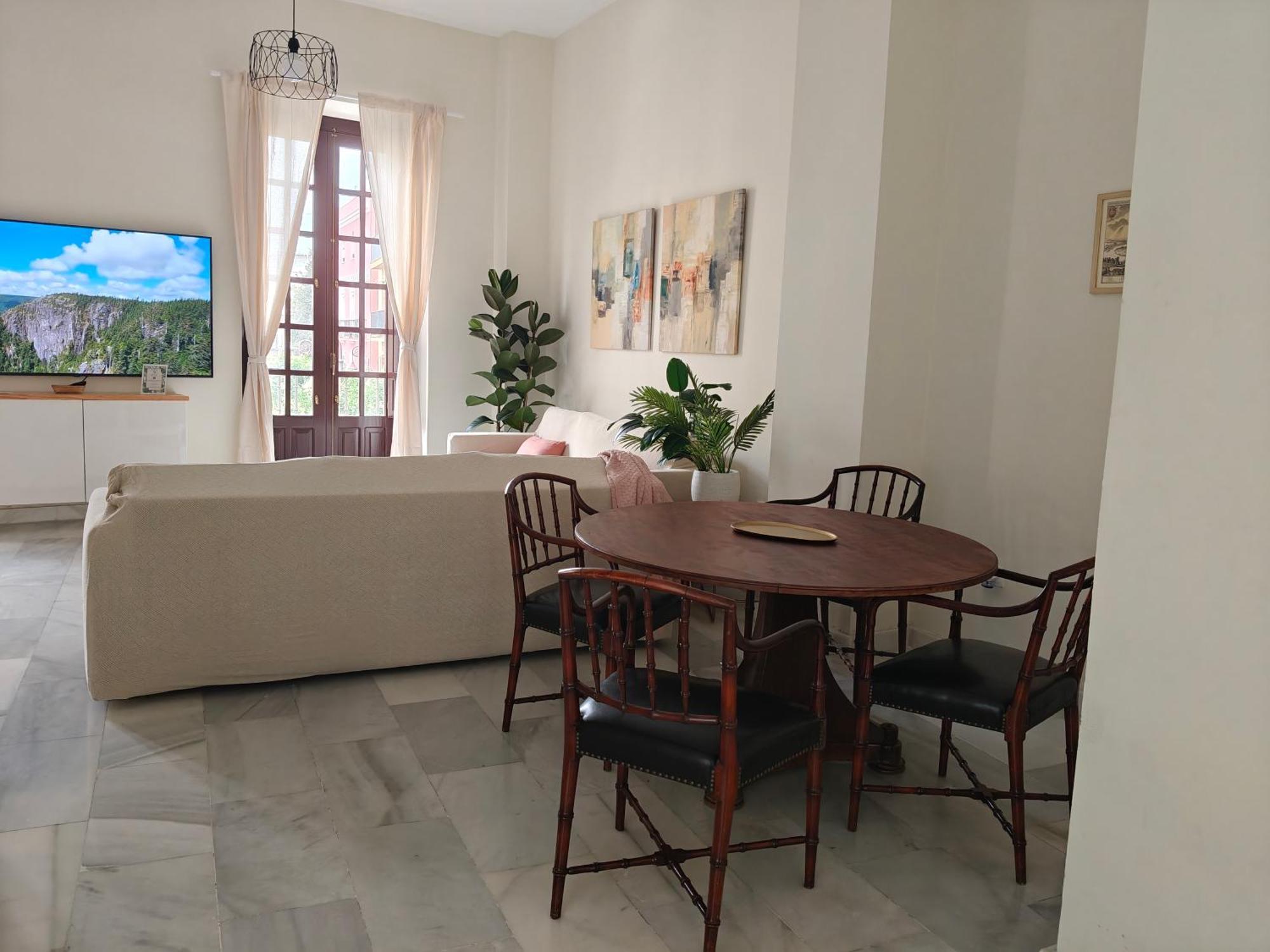 Charming Bright Apartment With Balconies On Cuesta Del Rosario — Photos 3